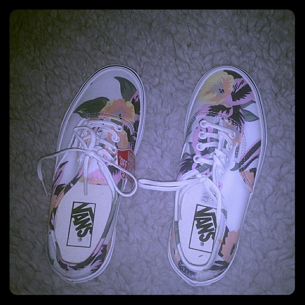 Feminine floral print Vans